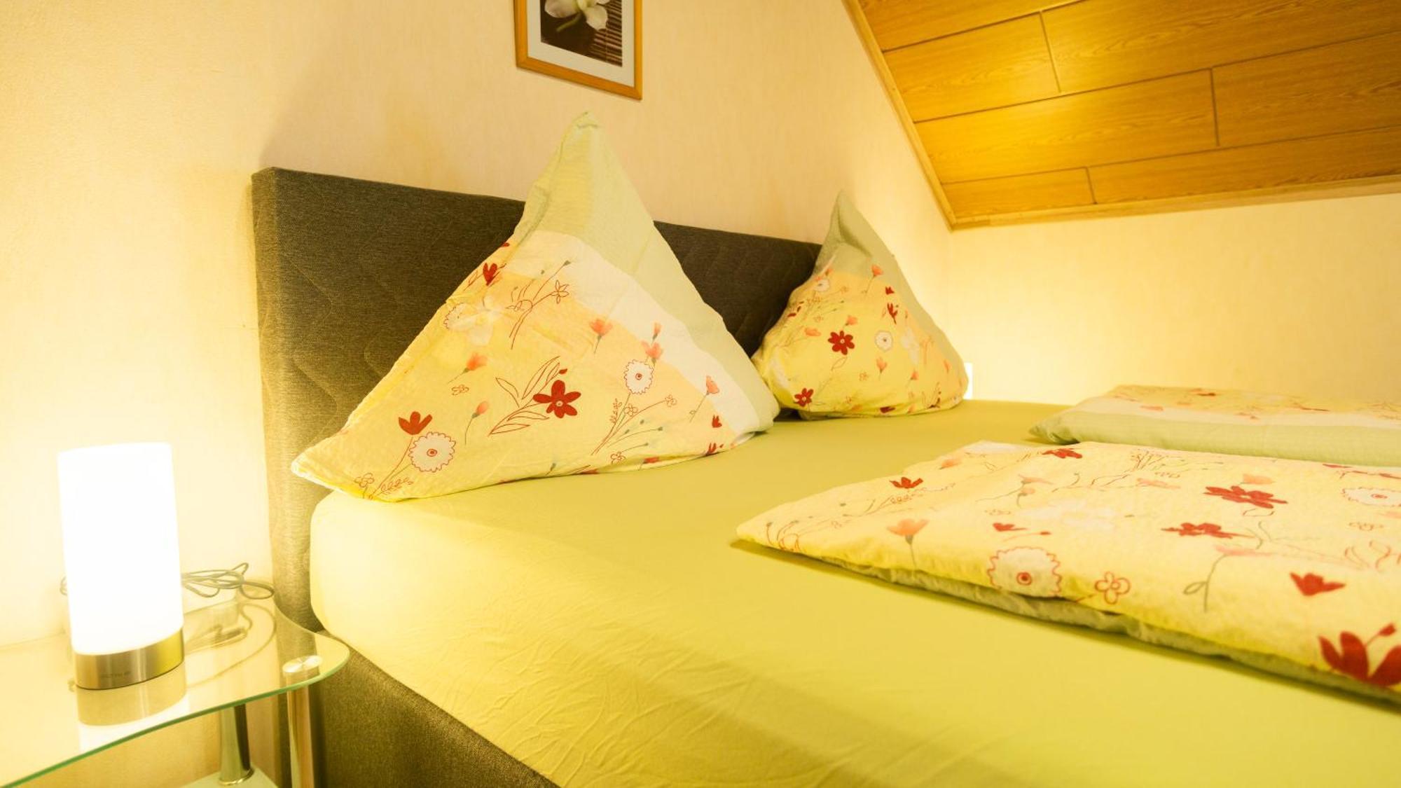 Und Gaestezimmer Reis-kohl * Mehring (Rhineland-Palatinate)